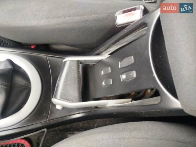 Рено Меган 2006 в Броварах на Automoto.ua Красный Рено Меган, объемом двигателя 1.6 л и пробегом 201 тыс. км за 5300 $, фото 22 на Automoto.ua