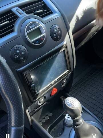 Красный Рено Меган, объемом двигателя 2 л и пробегом 295 тыс. км за 5250 $, фото 9 на Automoto.ua