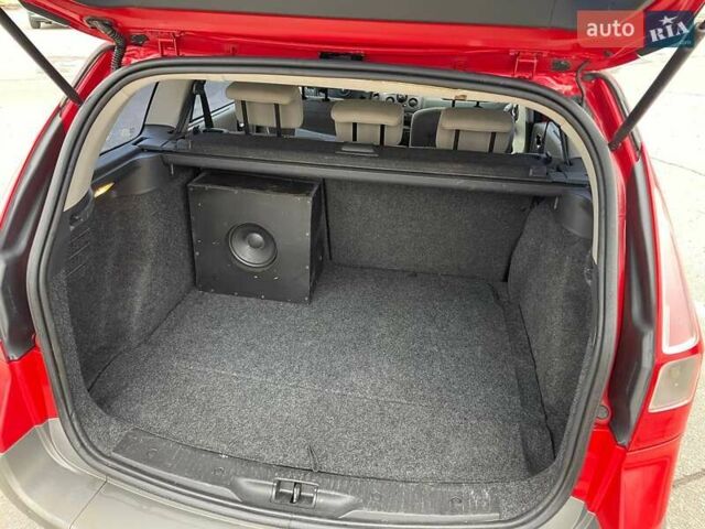 Красный Рено Меган, объемом двигателя 1.6 л и пробегом 265 тыс. км за 5200 $, фото 15 на Automoto.ua