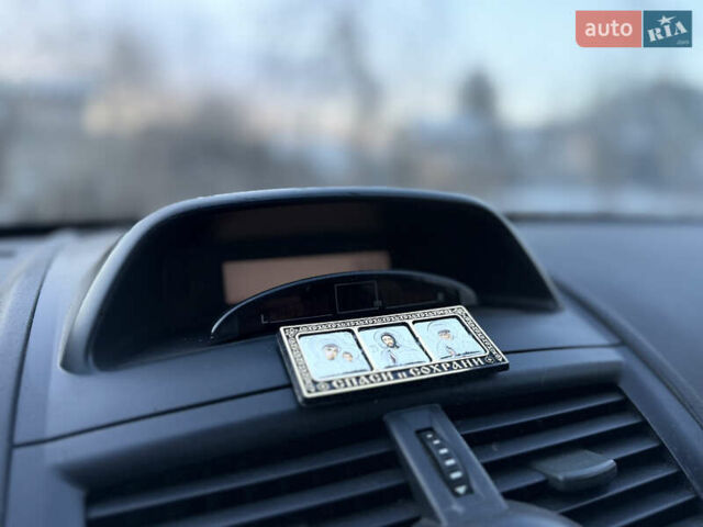 Красный Рено Меган, объемом двигателя 1.6 л и пробегом 244 тыс. км за 4850 $, фото 56 на Automoto.ua