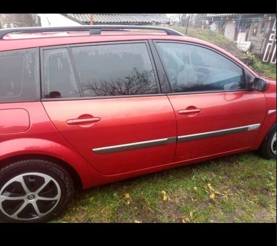 Красный Рено Меган, объемом двигателя 1.6 л и пробегом 300 тыс. км за 4200 $, фото 1 на Automoto.ua