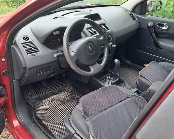 Рено Меган 2007 в Киеве на Automoto.ua Красный Рено Меган, объемом двигателя 1.6 л и пробегом 250 тыс. км за 4000 $, фото 4 на Automoto.ua