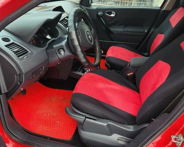 Красный Рено Меган, объемом двигателя 1.6 л и пробегом 300 тыс. км за 3650 $, фото 11 на Automoto.ua