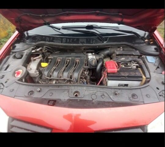 Красный Рено Меган, объемом двигателя 1.6 л и пробегом 300 тыс. км за 4200 $, фото 6 на Automoto.ua