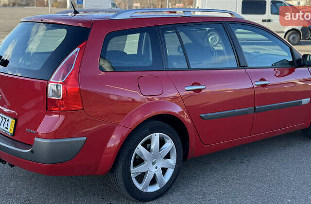 Красный Рено Меган, объемом двигателя 1.6 л и пробегом 172 тыс. км за 5750 $, фото 3 на Automoto.ua