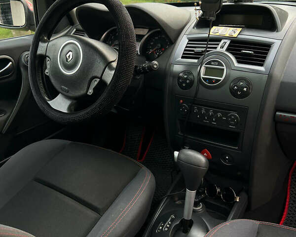 Червоний Рено Меган, об'ємом двигуна 2 л та пробігом 225 тис. км за 5500 $, фото 24 на Automoto.ua