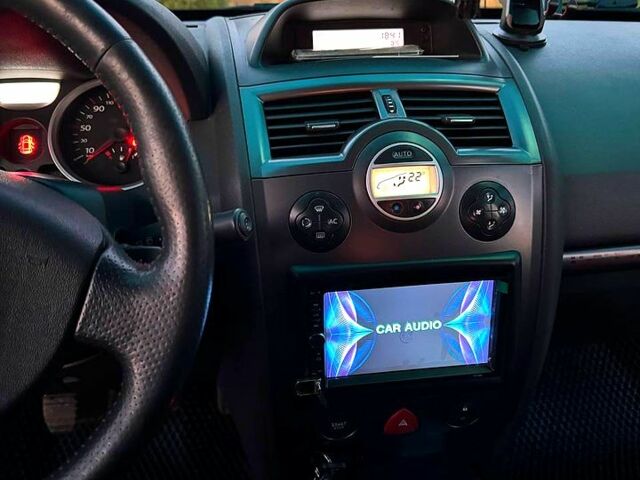 Красный Рено Меган, объемом двигателя 1.6 л и пробегом 177 тыс. км за 5500 $, фото 3 на Automoto.ua