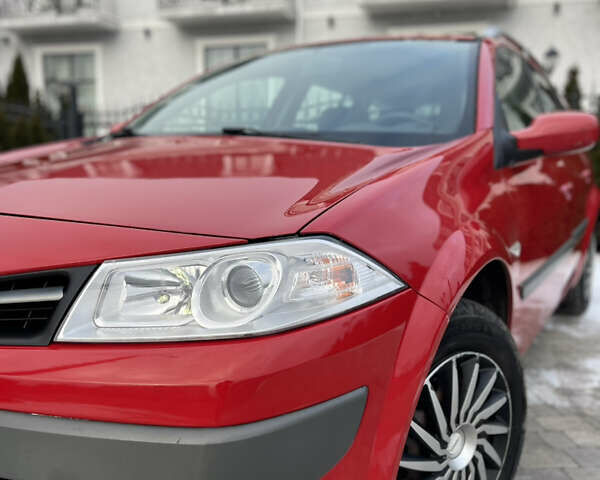 Красный Рено Меган, объемом двигателя 1.6 л и пробегом 238 тыс. км за 5299 $, фото 3 на Automoto.ua