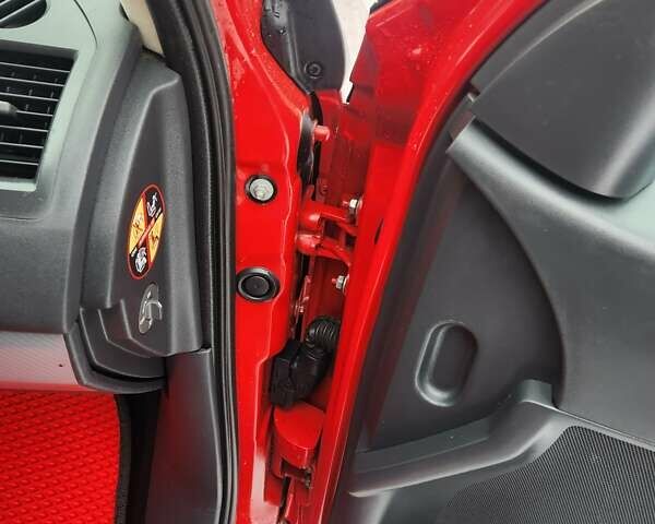 Красный Рено Меган, объемом двигателя 1.6 л и пробегом 300 тыс. км за 3650 $, фото 25 на Automoto.ua