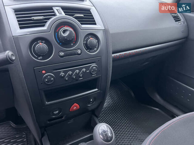 Красный Рено Меган, объемом двигателя 1.6 л и пробегом 201 тыс. км за 5899 $, фото 36 на Automoto.ua