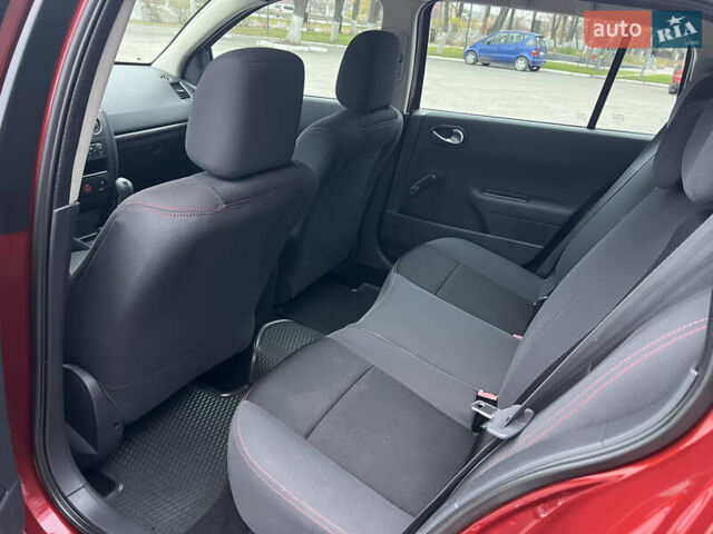 Красный Рено Меган, объемом двигателя 1.6 л и пробегом 201 тыс. км за 5899 $, фото 28 на Automoto.ua