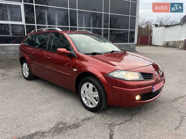 Красный Рено Меган, объемом двигателя 1.6 л и пробегом 201 тыс. км за 5899 $, фото 1 на Automoto.ua