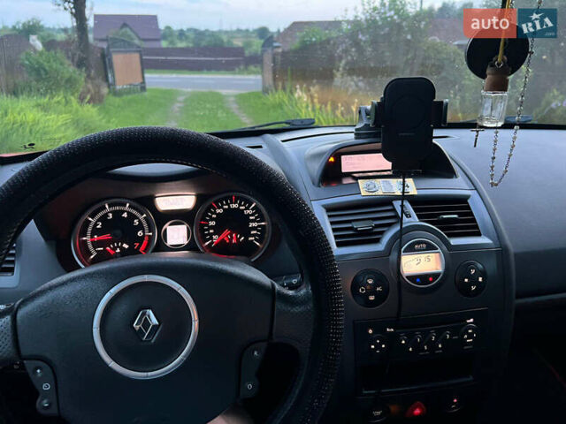 Червоний Рено Меган, об'ємом двигуна 2 л та пробігом 225 тис. км за 5500 $, фото 33 на Automoto.ua