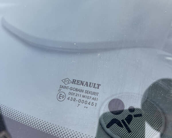 Красный Рено Меган, объемом двигателя 1.6 л и пробегом 238 тыс. км за 5299 $, фото 32 на Automoto.ua