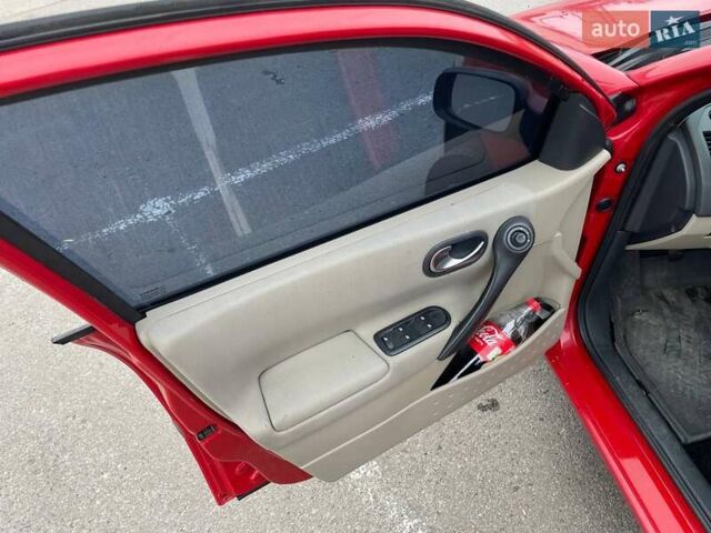 Красный Рено Меган, объемом двигателя 1.6 л и пробегом 265 тыс. км за 5200 $, фото 8 на Automoto.ua