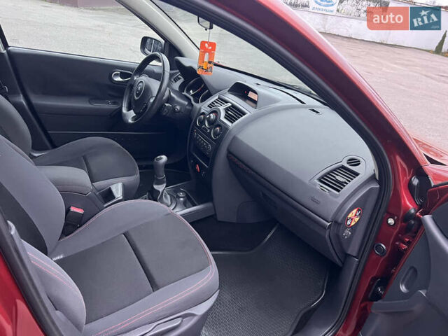 Красный Рено Меган, объемом двигателя 1.6 л и пробегом 201 тыс. км за 5899 $, фото 32 на Automoto.ua