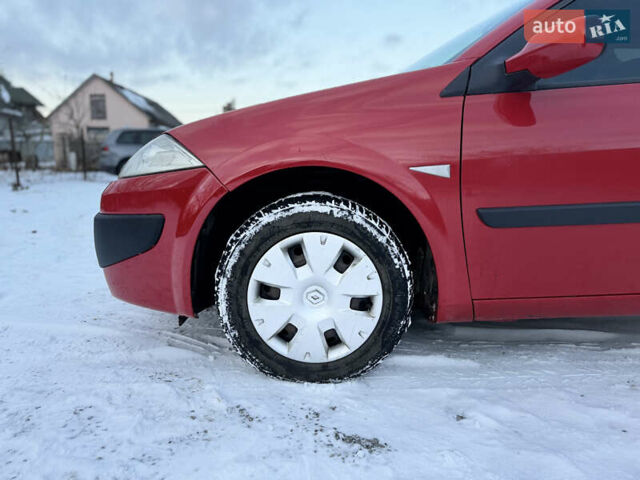 Красный Рено Меган, объемом двигателя 1.6 л и пробегом 244 тыс. км за 4850 $, фото 16 на Automoto.ua