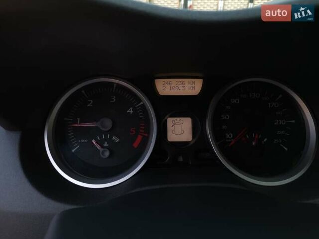 Красный Рено Меган, объемом двигателя 1.5 л и пробегом 246 тыс. км за 5499 $, фото 17 на Automoto.ua