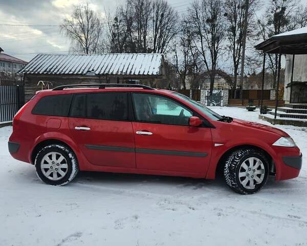 Красный Рено Меган, объемом двигателя 1.6 л и пробегом 300 тыс. км за 3650 $, фото 3 на Automoto.ua