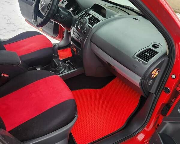 Красный Рено Меган, объемом двигателя 1.6 л и пробегом 300 тыс. км за 3650 $, фото 24 на Automoto.ua