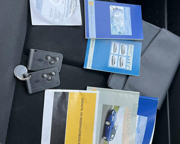 Червоний Рено Меган, об'ємом двигуна 1.6 л та пробігом 254 тис. км за 4950 $, фото 28 на Automoto.ua