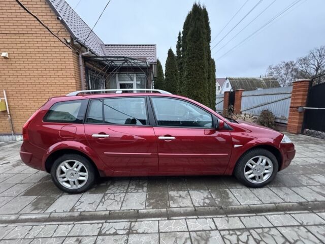 Красный Рено Меган, объемом двигателя 1.6 л и пробегом 216 тыс. км за 5599 $, фото 1 на Automoto.ua