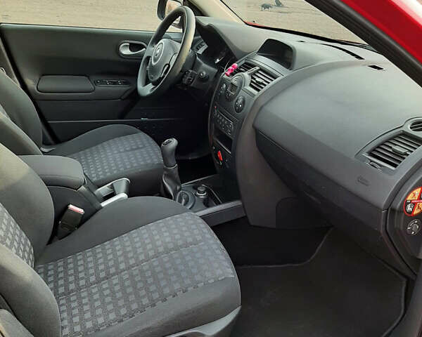 Красный Рено Меган, объемом двигателя 1.6 л и пробегом 170 тыс. км за 6200 $, фото 14 на Automoto.ua