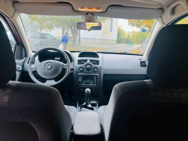 Красный Рено Меган, объемом двигателя 1.6 л и пробегом 185 тыс. км за 4999 $, фото 5 на Automoto.ua