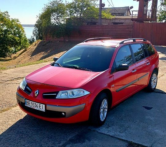 Красный Рено Меган, объемом двигателя 1.6 л и пробегом 290 тыс. км за 5100 $, фото 2 на Automoto.ua