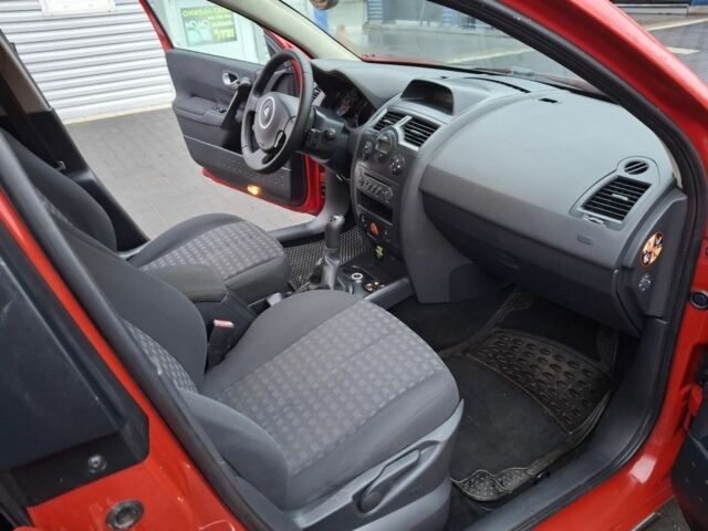 Красный Рено Меган, объемом двигателя 1.6 л и пробегом 237 тыс. км за 3850 $, фото 17 на Automoto.ua