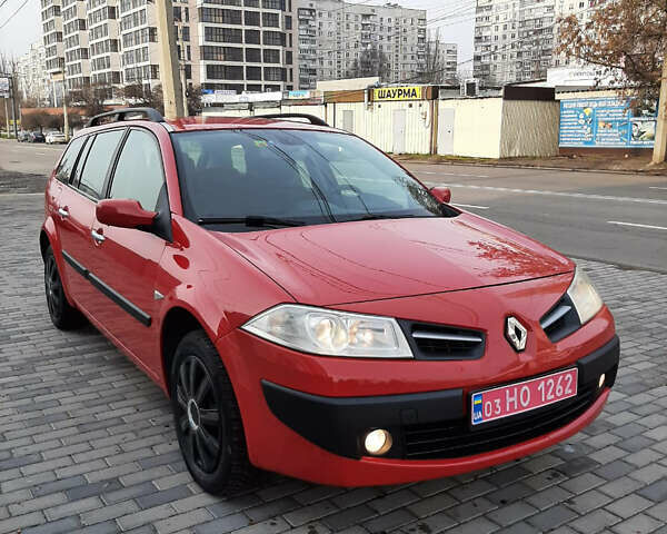 Красный Рено Меган, объемом двигателя 1.6 л и пробегом 170 тыс. км за 6200 $, фото 2 на Automoto.ua