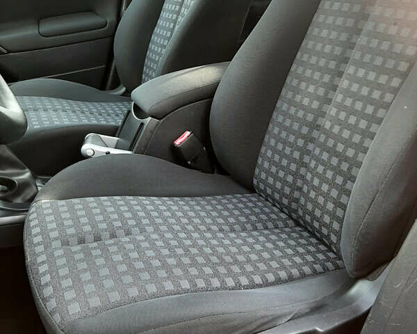 Красный Рено Меган, объемом двигателя 1.6 л и пробегом 170 тыс. км за 6200 $, фото 18 на Automoto.ua