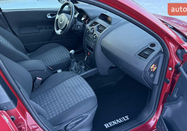 Красный Рено Меган, объемом двигателя 1.6 л и пробегом 190 тыс. км за 5650 $, фото 16 на Automoto.ua