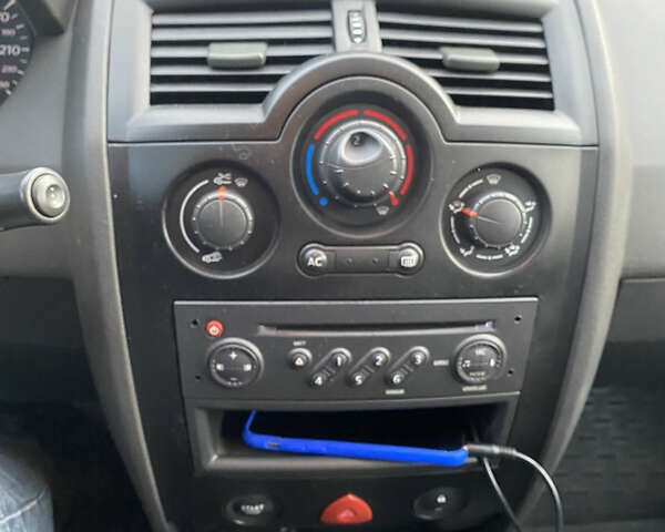 Червоний Рено Меган, об'ємом двигуна 1.6 л та пробігом 247 тис. км за 4800 $, фото 8 на Automoto.ua