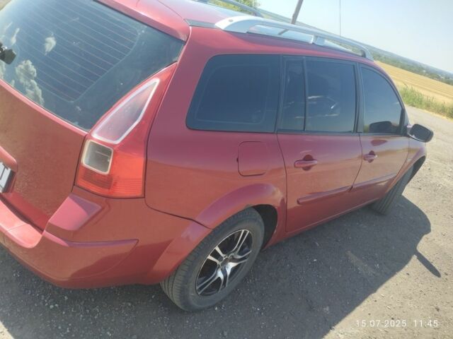 Красный Рено Меган, объемом двигателя 1.5 л и пробегом 260 тыс. км за 5000 $, фото 1 на Automoto.ua