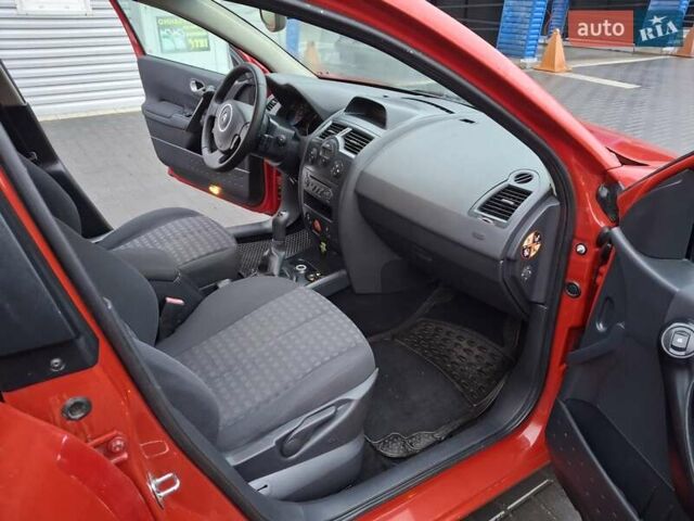 Червоний Рено Меган, об'ємом двигуна 1.6 л та пробігом 237 тис. км за 3850 $, фото 40 на Automoto.ua
