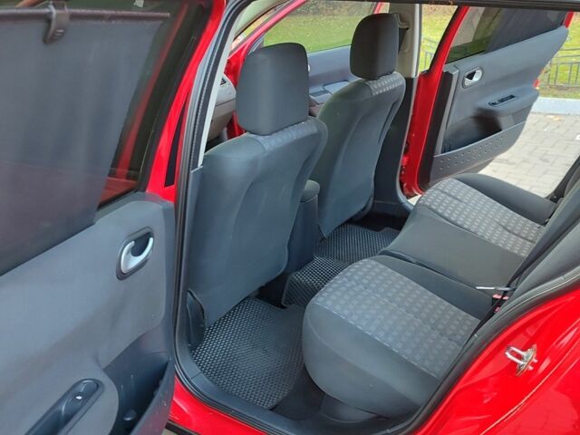 Червоний Рено Меган, об'ємом двигуна 1.6 л та пробігом 250 тис. км за 4800 $, фото 9 на Automoto.ua