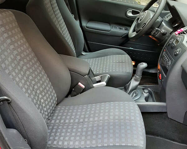 Красный Рено Меган, объемом двигателя 1.6 л и пробегом 170 тыс. км за 6200 $, фото 17 на Automoto.ua