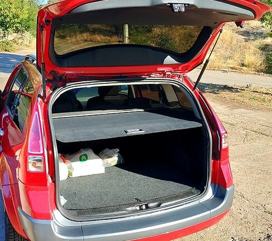 Красный Рено Меган, объемом двигателя 1.6 л и пробегом 290 тыс. км за 5100 $, фото 5 на Automoto.ua