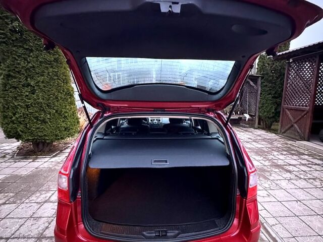 Красный Рено Меган, объемом двигателя 1.6 л и пробегом 216 тыс. км за 5599 $, фото 6 на Automoto.ua