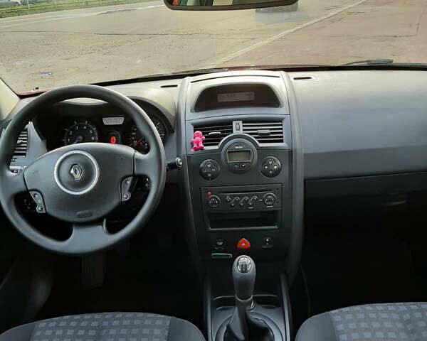 Красный Рено Меган, объемом двигателя 1.6 л и пробегом 170 тыс. км за 6200 $, фото 10 на Automoto.ua