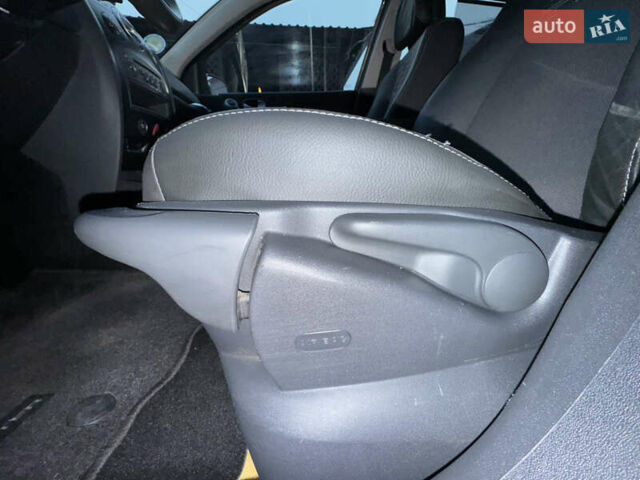 Червоний Рено Меган, об'ємом двигуна 1.6 л та пробігом 216 тис. км за 5599 $, фото 16 на Automoto.ua