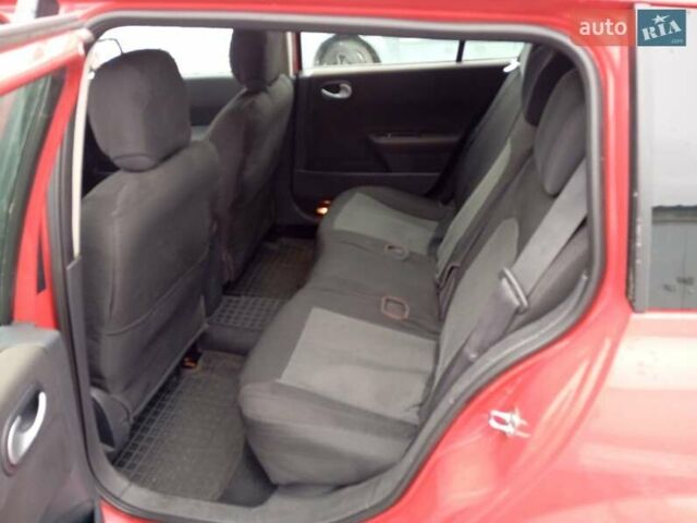 Червоний Рено Меган, об'ємом двигуна 1.6 л та пробігом 400 тис. км за 4800 $, фото 1 на Automoto.ua