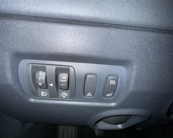 Червоний Рено Меган, об'ємом двигуна 1.6 л та пробігом 216 тис. км за 5599 $, фото 21 на Automoto.ua