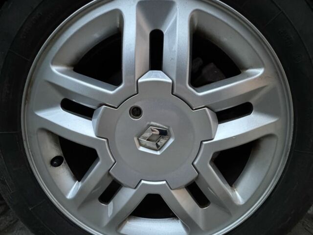 Красный Рено Меган, объемом двигателя 1.6 л и пробегом 216 тыс. км за 5599 $, фото 9 на Automoto.ua