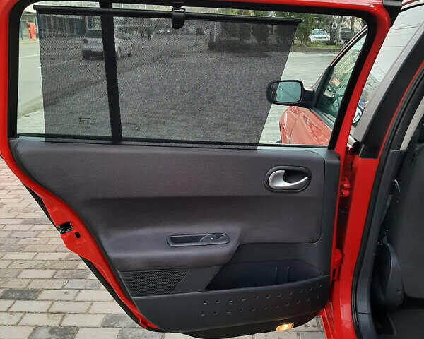 Красный Рено Меган, объемом двигателя 1.6 л и пробегом 170 тыс. км за 6200 $, фото 26 на Automoto.ua