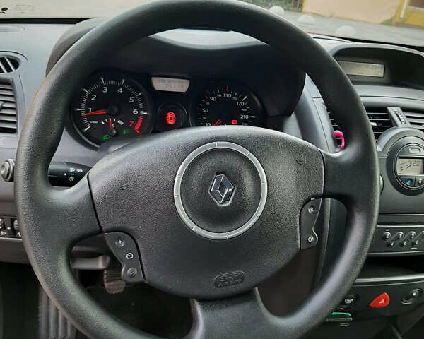 Красный Рено Меган, объемом двигателя 1.6 л и пробегом 170 тыс. км за 6200 $, фото 11 на Automoto.ua