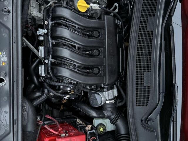 Красный Рено Меган, объемом двигателя 1.6 л и пробегом 216 тыс. км за 5599 $, фото 10 на Automoto.ua