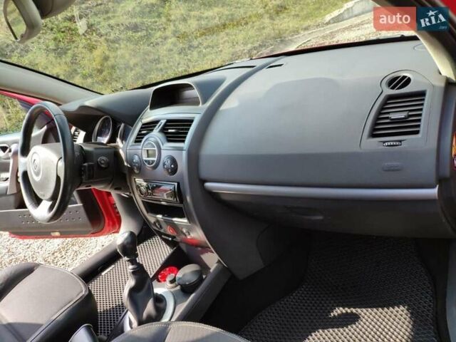 Красный Рено Меган, объемом двигателя 2 л и пробегом 326 тыс. км за 5300 $, фото 15 на Automoto.ua