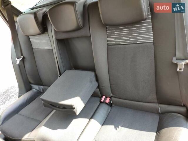 Красный Рено Меган, объемом двигателя 2 л и пробегом 326 тыс. км за 5300 $, фото 10 на Automoto.ua